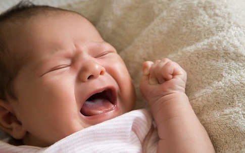 Muốn con khỏe mạnh, hãy để trẻ khóc