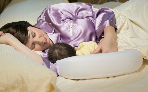 Những điều mẹ cần biết khi lần đầu cho con bú