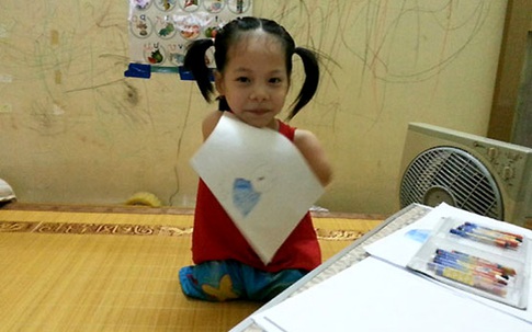 Gặp bé gái Việt có cơ thể giống Nick Vujicic