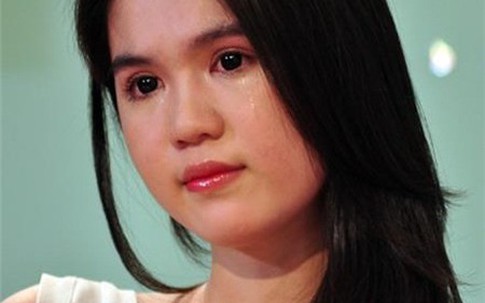 Ngọc Trinh đẫm nước mắt vì bị gọi là “gái rẻ tiền”