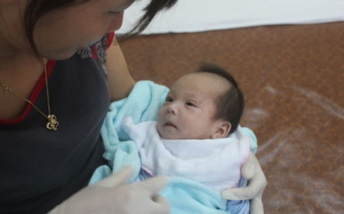 Bầu sữa từ những người mẹ vô danh cứu bé mồ côi