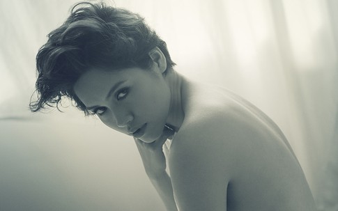 Trầm trồ ảnh Á hậu Hoàng My bán nude