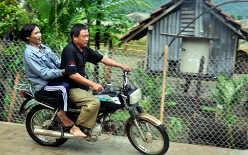 Một ngày sống trong thế giới hiện đại của 'người rừng'