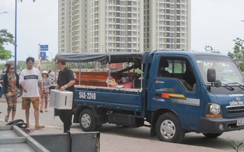 "Thấy 2 cháu bé cháy đen mà chúng tôi chẳng thể làm gì"