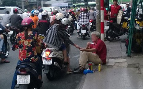 Ăn xin kiểu Tây ở trung tâm Sài Gòn