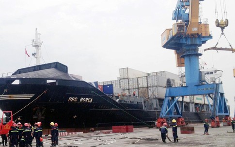 Hải Phòng: Cháy container tàu nước ngoài trong cảng