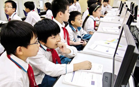 Học phí của con tăng theo lương bố mẹ