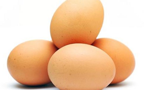 Người già một tuần ăn mấy quả trứng?