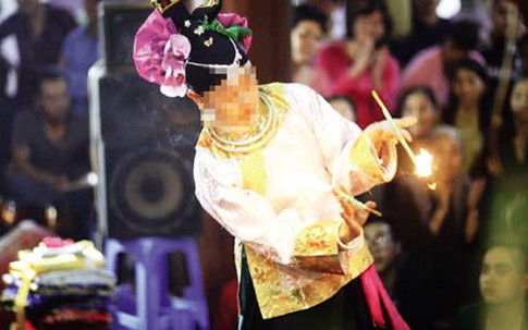 Kỳ quái chuyện 9x, 10x “hầu đồng”