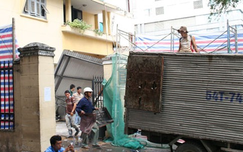 Trụ sở Tòa án bị sụp do “hố tử thần” ở TP HCM: Quan tòa đi lánh nạn, dỡ trụ sở cũ