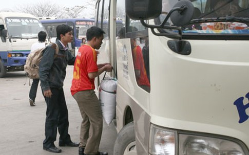 Hà Nội: Xe khách chạy như bay