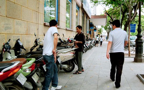 Hà Nội: Phố cổ lại lộn xộn sau lệnh cấm