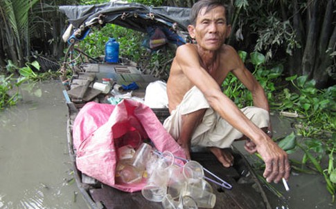Những nghề kỳ quái trên sông Sài Gòn: Kiếm cơm ở nơi… hôi nhất 