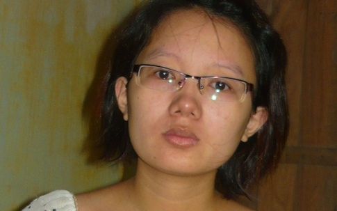 Người vợ mang bụng bầu quỳ gối xin tha chết cho chồng