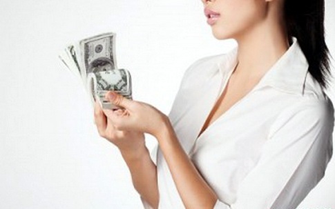 Chồng có nhiều tiền, vợ mới nhỏ nhẹ