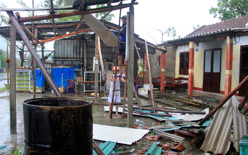 Miền Trung tan hoang sau bão