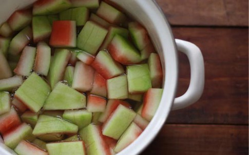 Lạ miệng dưa hấu ngâm chua ngọt