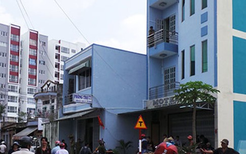 Người đàn ông nằm chết trên vũng máu trong nhà nghỉ