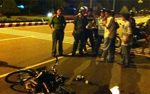 Đi học về, nam sinh bất ngờ bị côn đồ đâm chết