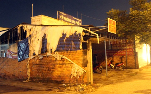 Khu phố náo loạn vì người đàn ông 'múa cột'