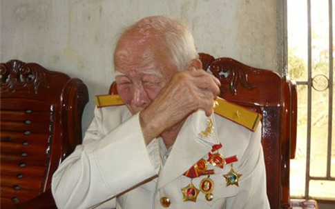 Không thể viếng Đại tướng, người lính già 91 tuổi khóc ngất