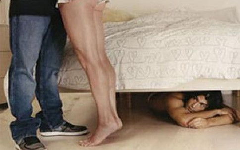 Giết vợ, đâm bạn kinh hoàng vì bị “cắm sừng”