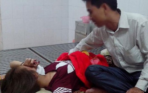 Trần tình của "nữ quái" vào nhà, giật dây chuyền, chém người