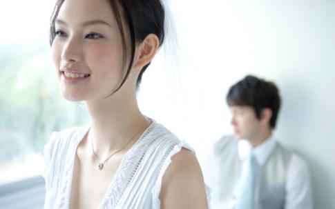 Bất lực nhìn em theo đại gia