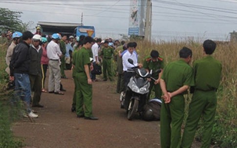 Kinh hoàng phát hiện người đàn ông chết trong tư thế quỳ