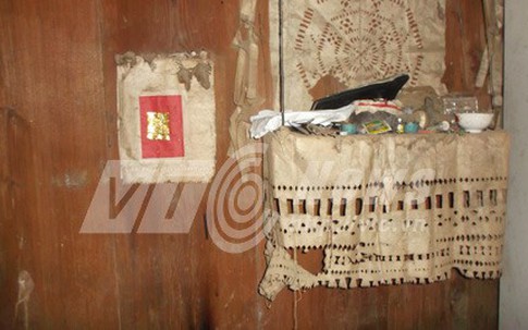 Tục mai táng kỳ bí của người Mông trên đỉnh Hồng Ngài