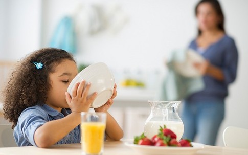 Những nguyên tắc ăn uống cho bé 1-3 tuổi mẹ nên biết