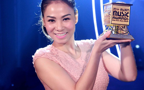 Thu Minh đoạt giải Nghệ sĩ xuất sắc nhất châu Á