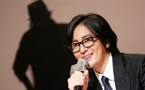 Lộ danh tính bạn gái của Bae Yong Joon