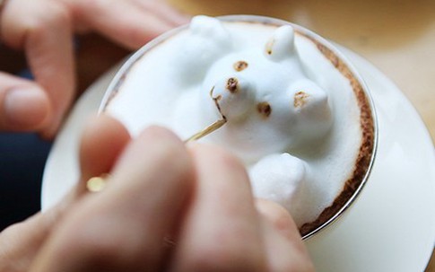 Tạo hình 3D tuyệt đẹp từ bọt sữa trên tách cà phê