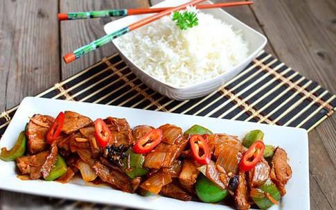 Thịt lợn xào tiêu cay