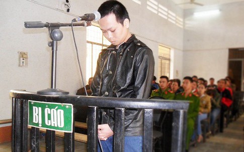 Lái ô tô tước đoạt bằng được sinh mạng hàng xóm