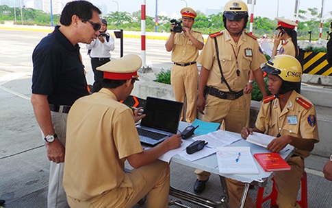 “Hốt hoảng” vì bị phạt lỗi vi phạm giao thông từ... tháng trước