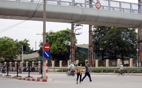 Những thói quen 'dễ chết' trên đường phố Thủ đô