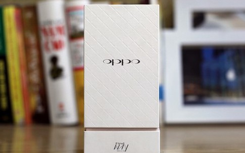 Cận cảnh smartphone “độc” có camera trước 5 megapixel tại Việt Nam