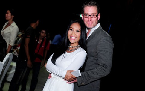 Đoan Trang làm nũng với chồng 