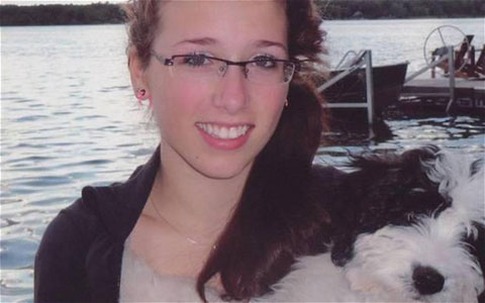 Thiếu nữ tự sát vì bị phát tán ảnh cưỡng hiếp