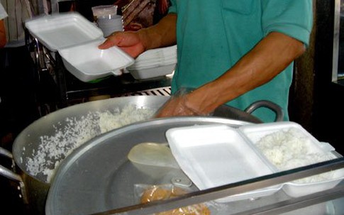 Cẩn trọng khi dùng hộp xốp đựng thức ăn nóng