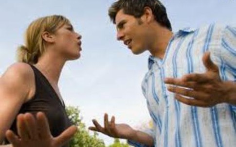 Mẹ chồng hai mặt, khiến vợ chồng khẩu chiến