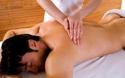 Chồng hay cùng sếp vào quán massage, đi tăng 3
