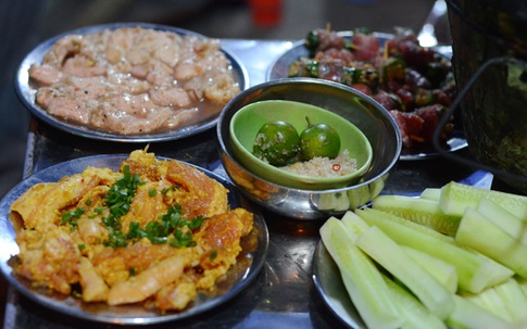 Nướng lụi thơm sực góc phố Lò Đúc