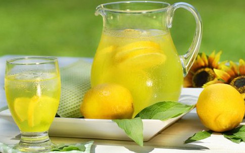 10 lý do bắt đầu ngày mới với nước chanh
