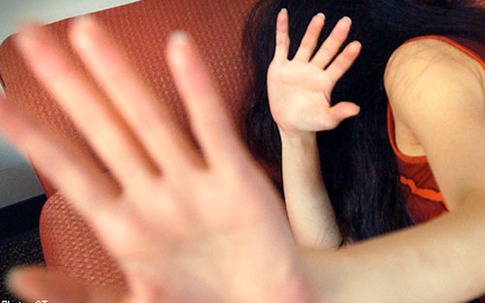 Thiếu nữ bị cưỡng hiếp tập thể ngay gần sở cảnh sát