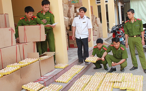 Trứng gà Trung Quốc siêu rẻ: Mối nguy lớn!