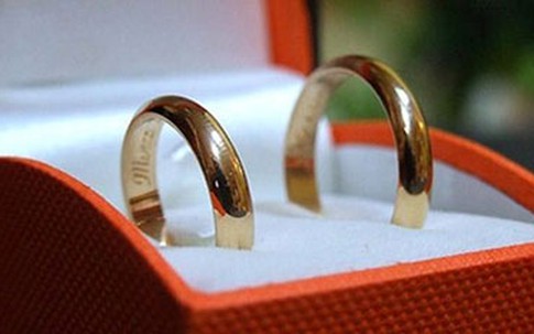 Hối lộ gần 1 tỷ đồng để lấy chồng Việt Nam