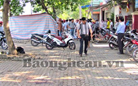 Cướp điện thoại, đâm chết người trong đêm